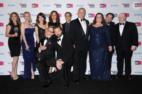 L'équipe de Mes meilleures amies récompensée au Critics' Choice Awards, à Los Angeles le 12 janvier 2012.