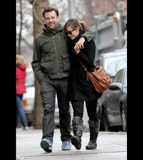 Olivia Wilde et Jason Sudeikis marchent dans les rues de New York, le 13 janvier 2012.