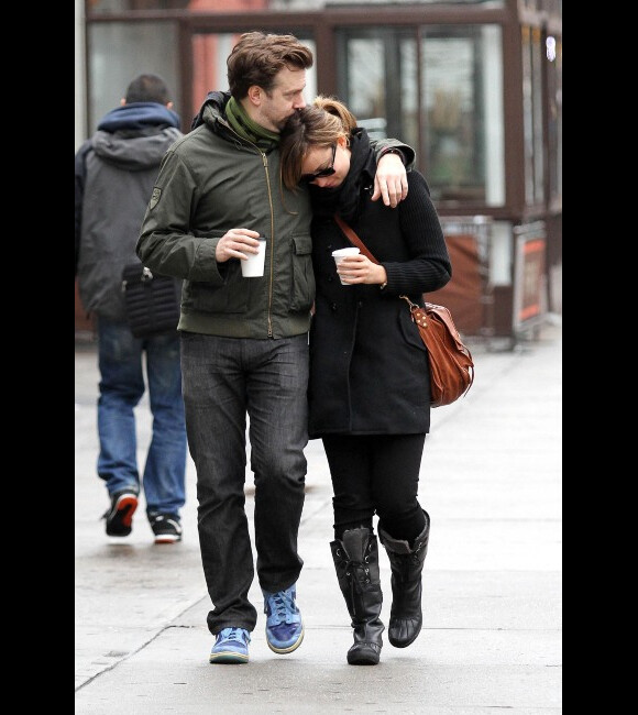 Olivia Wilde et Jason Sudeikis s'embrassent dans les rues de New York, le 13 janvier 2012.