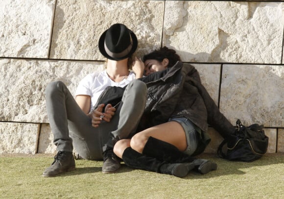 Vanessa Hudgens et Austin Butler très amoureux, à Los Angeles, le 10 janvier 2012