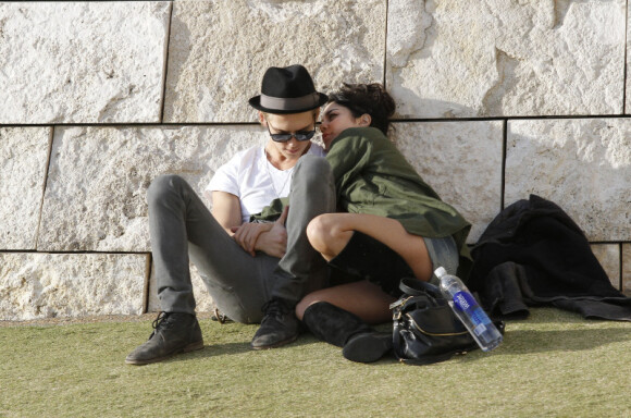 Vanessa Hudgens et Austin Butler très amoureux, à Los Angeles, le 10 janvier 2012