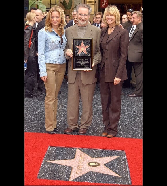 Jessica Capshaw avec Steven Spielberg et sa mère Kate Capshaw en 2003 à Hollywood