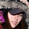 Megan Fox, qui tente de fuir les flashs des photographes à l'aéroport de Los Angeles, le 17 janvier 2012.
