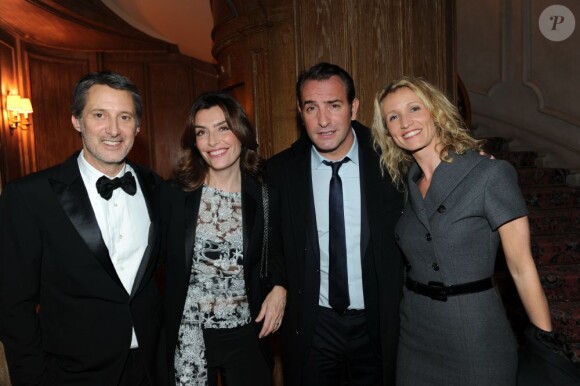 Antoine de Caunes, Daphné Roulier, Jean Dujardin et Alexandra Lamy lors de la soirée GQ des hommes de l'année 2011 au Ritz à Paris le 18 janvier 2012