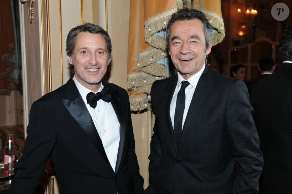 Antoine de Caunes et Michel Denisot lors de la soirée GQ des hommes de l'année 2011 au Ritz à Paris le 18 janvier 2012
