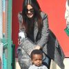 Sandra Bullock et son fils Louis à la sortie de l'école à Los Angeles le 19 janvier 2012