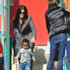 Sandra Bullock et son fils Louis à la sortie de l'école à Los Angeles le 19 janvier 2012