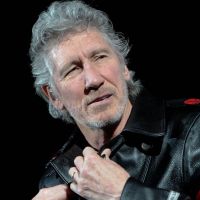 Roger Waters : A 68 ans, le héros de Pink Floyd a enfin épousé sa fiancée Laurie