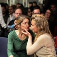 Alice Taglioni et Virginie Efira, très complices, lors de la cérémonie de cloture du 15e Festival International du film de Comédie de l'Alpe d'Huez le samedi 21 janvier 2012