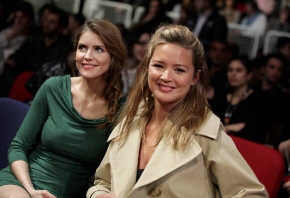 Alice Taglioni et Virginie Efira lors de la cérémonie de cloture du 15e Festival International du film de Comédie de l'Alpe d'Huez le samedi 21 janvier 2012