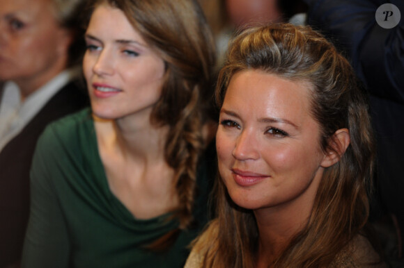Alice Taglioni et Virginie Efira lors de la cérémonie de cloture du 15e Festival International du film de Comédie de l'Alpe d'Huez le samedi 21 janvier 2012