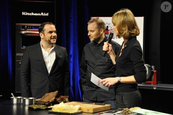 François-Xavier Demaison, David Toutain et Julie Andrieu lors de la quatrième édition de Paris des Chefs, à La Mutualité, le 23 janvier 2012.
