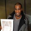Teddy Riner reçoit la médaille Grand Vermeil de la Ville de Paris des mains de Bertrand Delanoë lors de l'inauguration du centre sportif Pajol le 25 janvier 2012