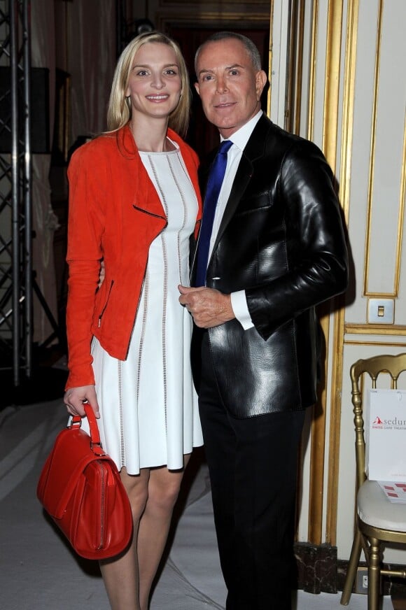 Sarah Marshall et Jean-Claude Jitrois au défilé Jean-Luc Amsler haute couture à Paris, le 25 janvier 2012.