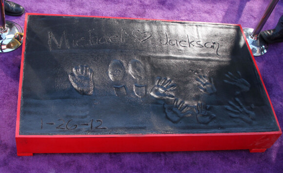 La cérémonie hommage au pied du Chinese Theatre de Los Angeles où les empreintes de Michael Jackson ont été posées le 26 janvier 2012