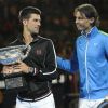 Novak Djokovic et Rafael Nadal complice après leur finale historique de l'Open d'Australie le 29 janvier 2012 à Melbourne