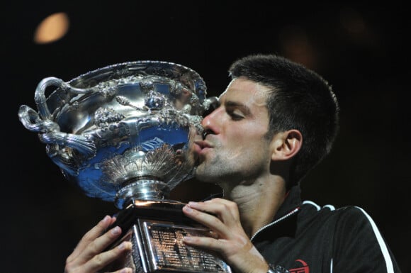 Novak Djokovic a conservé son titre à l'Open d'Australie en s'imposant face à Rafael Nadal le 29 janvier 2012 à Melbourne