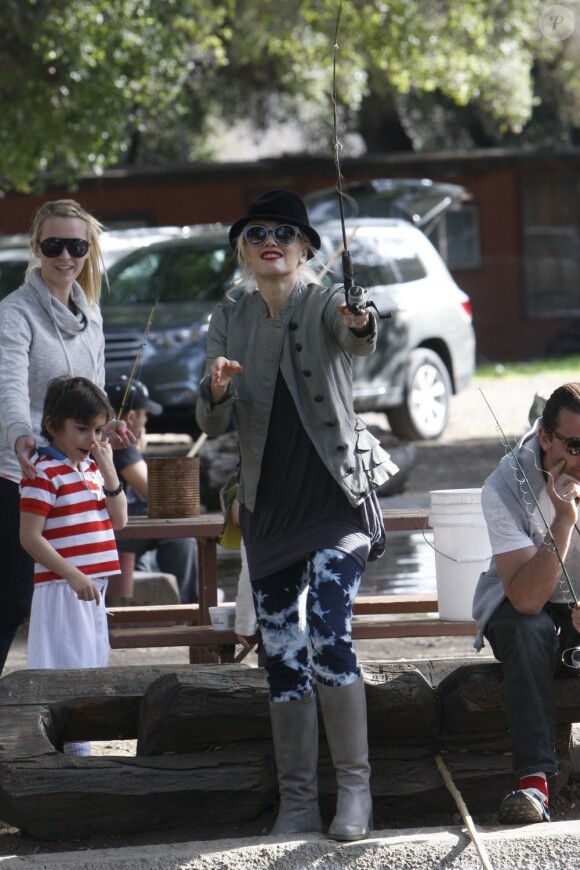 Gwen Stefani en famille, avec son mari Gavin Rossdale et leurs fils Zuma et Kingston à Agoura Hills le 29 janvier 2012