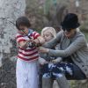 Gwen Stefani en famille, avec son mari Gavin Rossdale et leurs fils Zuma et Kingston à Agoura Hills le 29 janvier 2012