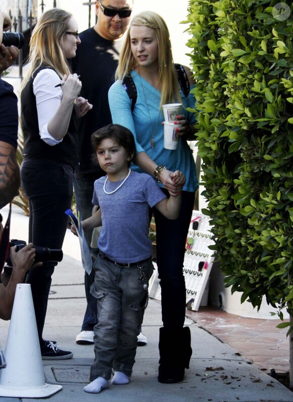 Gavin Rossdale, sa femme Gwen Stefani et leurs fils Kingston et Zuma, vont à une fête à Los Feliz, le 28 janvier 2012