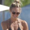 Candice Swanepoel profite du bon temps à Saint-Barthélémy, le 30 janvier 2012.