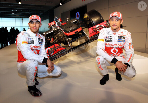 Lewis Hamilton et Jenson Button présentent la McLaren Mercedes MP4-27 à Woking en Angleterre le 1er février 2012