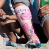 Halle Berry à la plage de Malibu avec sa jolie Nahla. Très handicapée avec son plâtre, son chéri Olivier Martinez n'est jamais loin.