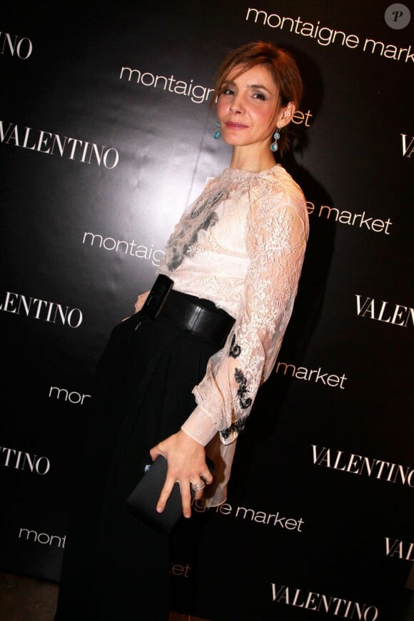 Clotilde Courau au lancement du sac Vavavoom de Valentino, vendu en édition limitée et en exclusivité au magasin Montaigne Market à Paris, le 25 janvier 2012