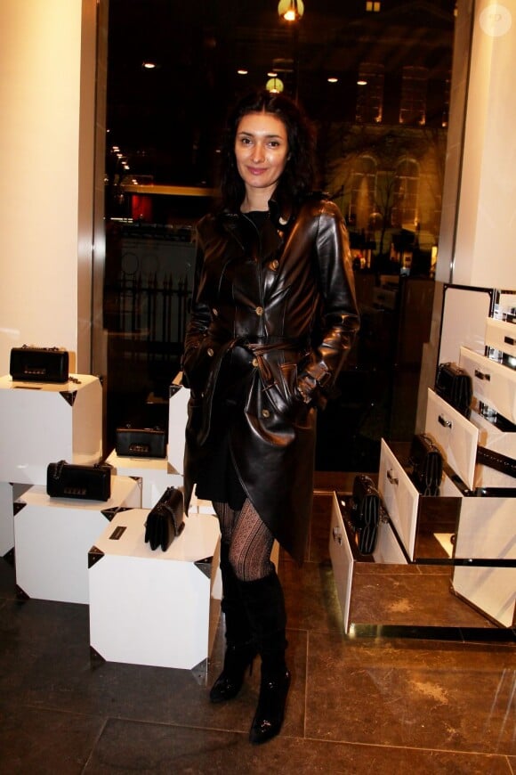 Zofia Reno au lancement du sac Vavavoom de Valentino, vendu en édition limitée et en exclusivité au magasin Montaigne Market à Paris, le 25 janvier 2012