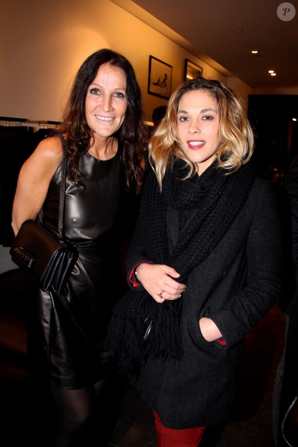 Liliane Jossua et Alysson Paradis au lancement du sac Vavavoom de Valentino, vendu en édition limitée et en exclusivité au magasin Montaigne Market à Paris, le 25 janvier 2012