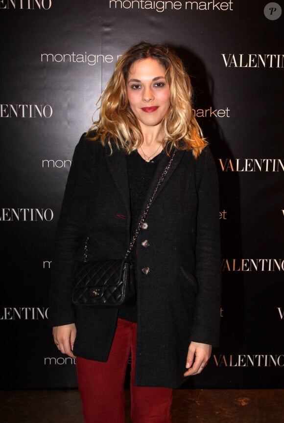 Alysson Paradis au lancement du sac Vavavoom de Valentino, vendu en édition limitée et en exclusivité au magasin Montaigne Market à Paris, le 25 janvier 2012