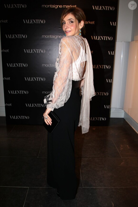 Clotilde Courau au lancement du sac Vavavoom de Valentino, vendu en édition limitée et  en  exclusivité au magasin Montaigne Market à Paris, le 25 janvier 2012
