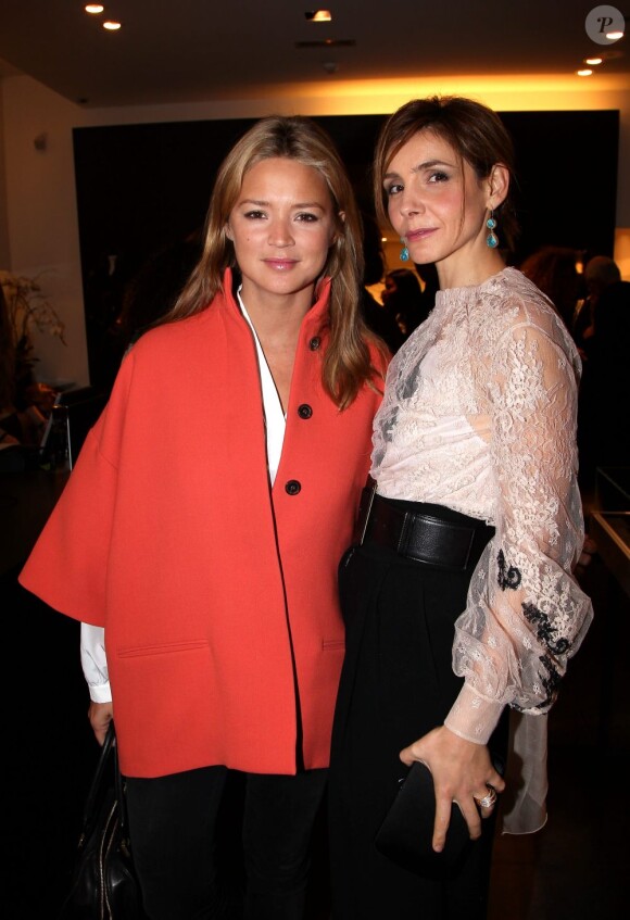 Virginie Efira et Clotilde Courau au lancement du sac Vavavoom de Valentino, vendu en édition limitée et  en  exclusivité au magasin Montaigne Market à Paris, le 25 janvier 2012