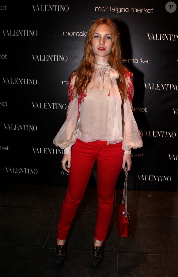 Joséphine de la Baume au lancement du sac Vavavoom de Valentino, vendu en édition limitée et  en  exclusivité au magasin Montaigne Market à Paris, le 25 janvier 2012