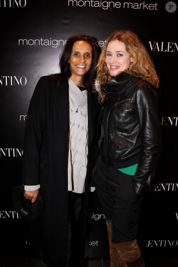 Karine Silla et Marine Delterme au lancement du sac Vavavoom de Valentino, vendu en édition limitée et  en  exclusivité au magasin Montaigne Market à Paris, le 25 janvier 2012