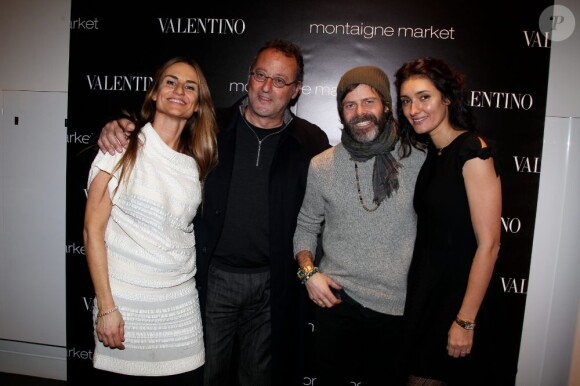 au lancement du sac Vavavoom de Valentino, vendu en édition limitée et  en  exclusivité au magasin Montaigne Market à Paris, le 25 janvier 2012