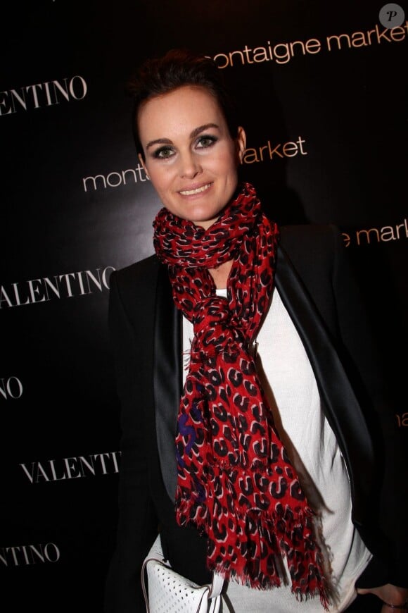 Laeticia Hallyday au lancement du sac Vavavoom de Valentino, vendu en édition limitée et  en  exclusivité au magasin Montaigne Market à Paris, le 25 janvier 2012