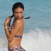 Regard de braise pour Adriana Lima sexy en bikini sur une plage à Saint-Barthélemy le 26 janvier 2012.