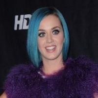 Katy Perry : Célibataire, elle rayonne avec ses sourires et son look réussi