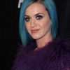 Katy Perry affiche une superbe chevelure électrique bleue à la soirée du DirecTV Super Bowl à Indianapolis le 4 février 2012.