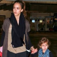 Jessica Alba : working girl et maman toujours stylée