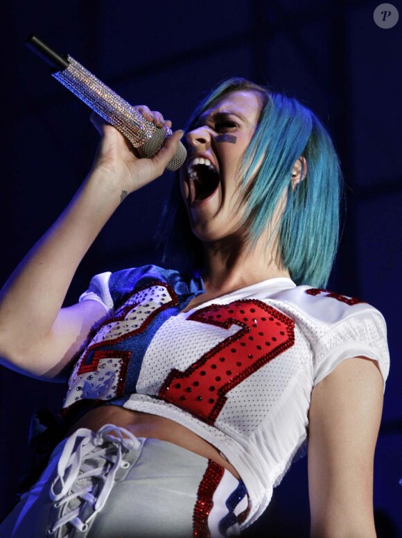 Katy Perry, sublime, donne un concert à la fête du Super Bowl donnée par Direct TV à Indianapolis, le 4 février 2012.