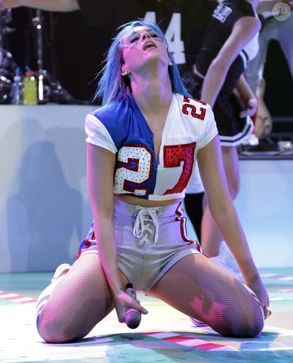 Katy Perry, très en forme, à la fête du Super Bowl donnée par Direct TV à Indianapolis, le 4 février 2012.