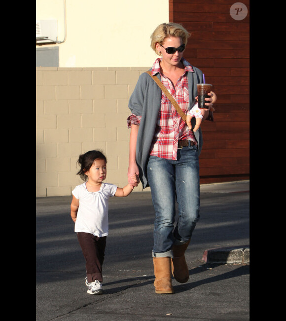 Katherine Heigl et sa fille Naleigh à Los Angeles le 23 octobre 2011
