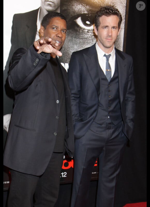 Denzel Washington et Ryan Reynolds lors de la première de Safe House (Sécurité Rapprochée) le 7 février 2012 à New York