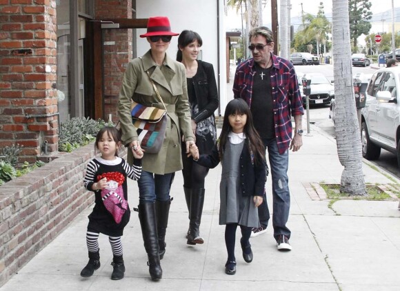 Johnny Hallyday et Laeticia vont chercher Jade et Joy à l'école, à Los Angeles, le 7 février 2012.