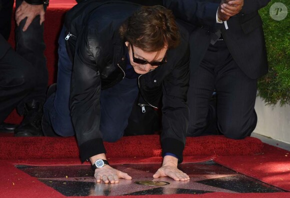 Paul McCartney reçoit son étoile sur le Walk of Fame à Los Angeles, le 9 février 2012. Il remercie les autres Beatles John Lennon, Ringo Starr et George Harrison.