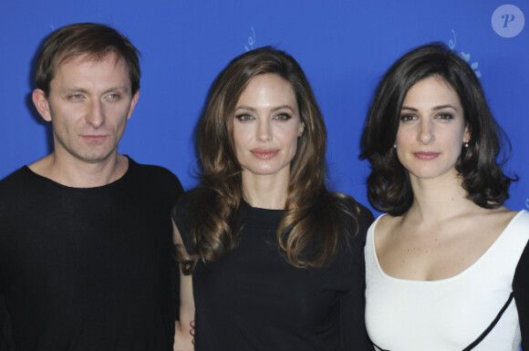 Goran Kostic, Angelina Jolie et Zana Marjanovic présentent Au pays du sang et du miel au festival de Berlin, le 11 février 2012.