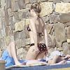 Kate Hudson très sexy à Cabo San Lucas, au Mexique, en février 2012. Elle est avec son compagnon Matthew Bellamy et leur enfant Bingham.