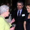 Rowan Atkinson et Gillian Anderson ont rencontré la reine Elizabeth II, qui donnait le 14 février 2012 une réception à Buckingham Palace suite à la représentation d'une pièce hommage à Charles Dickens au Guildhall de Londres.